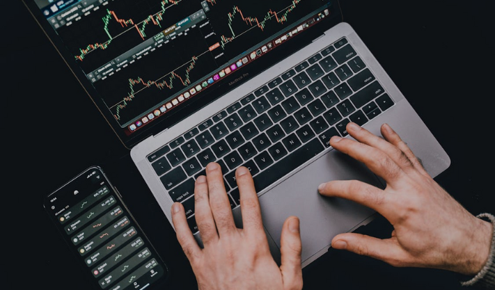 How the Bank of England Rate Changes Are Impacting UK Stocks