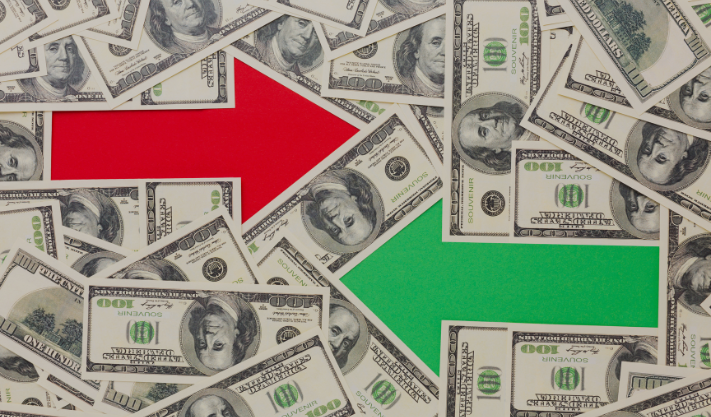 Pound vs Dollar: What Currency Shifts Mean for UK Investors
