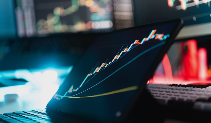 UK Economy Grows by 0.7%: What’s Driving the Recovery?