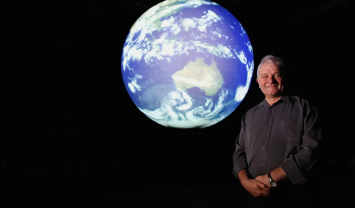 Top UK scientist warns that strict research visas are hurting the economy