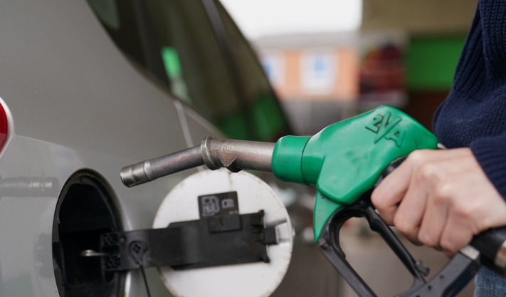 UK drivers are paying too much for fuel as prices do not follow the oil market, watchdog says