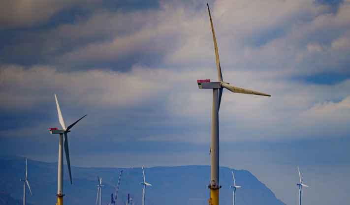 UK Moves Older Wind and Solar Farms to Fixed-Price Deals to Curb Price Shocks