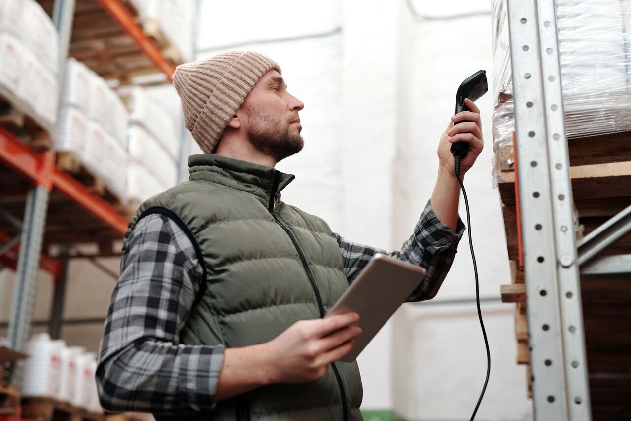 Why industrial RFID readers are replacing traditional barcode scanners